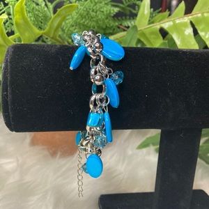 NWT! Gorgeous blue bracelet. Ready to ship